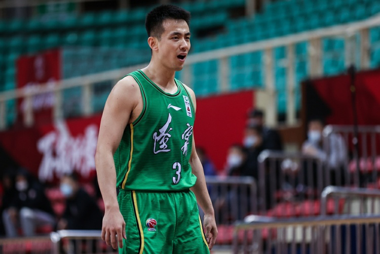 星空体育包含渝州战狼队对阵南城朱雀队，柔道杯赛失利，内线统治篮板——本土核心状态回升的词条